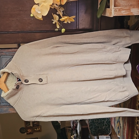 M retired print  Tommy 1/4 button logo sweater  rare find  Cashmere feel - Picture 1 of 13